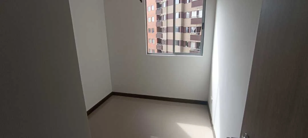 Se Arrienda apartamento sector niquia al frente de la estación metro