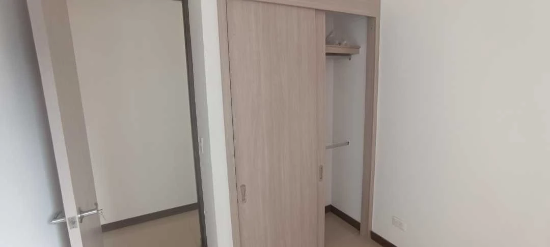 Se Arrienda apartamento sector niquia al frente de la estación metro