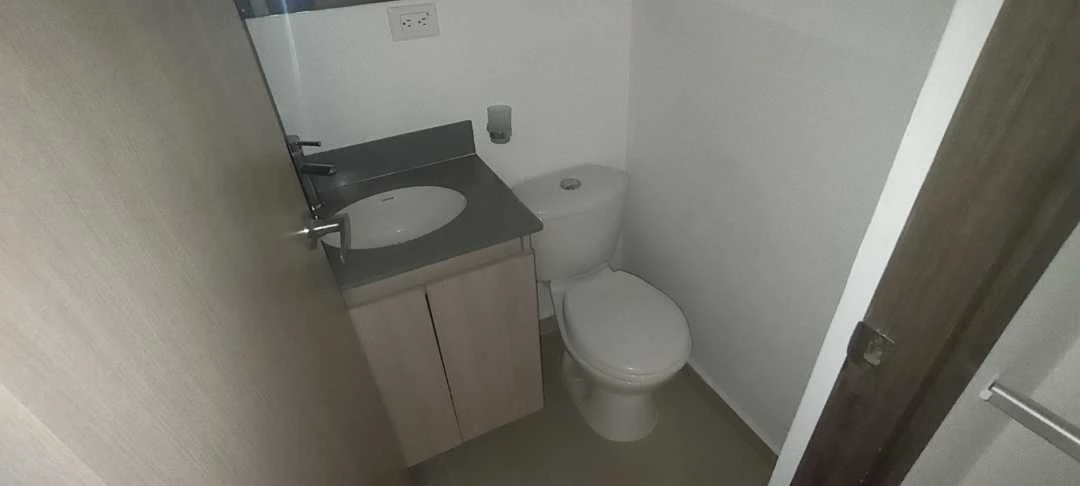 Se Arrienda apartamento sector niquia al frente de la estación metro