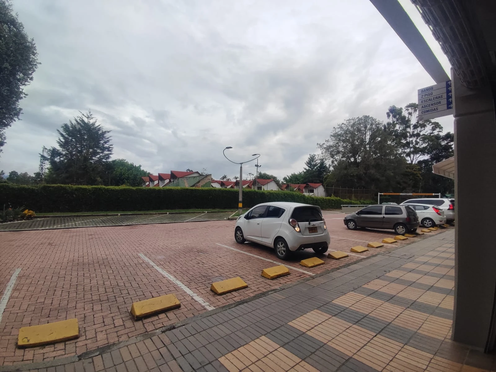 LOCAL EN ARRIENDO COMPEX LLANOGRANDE - RIONEGRO 
