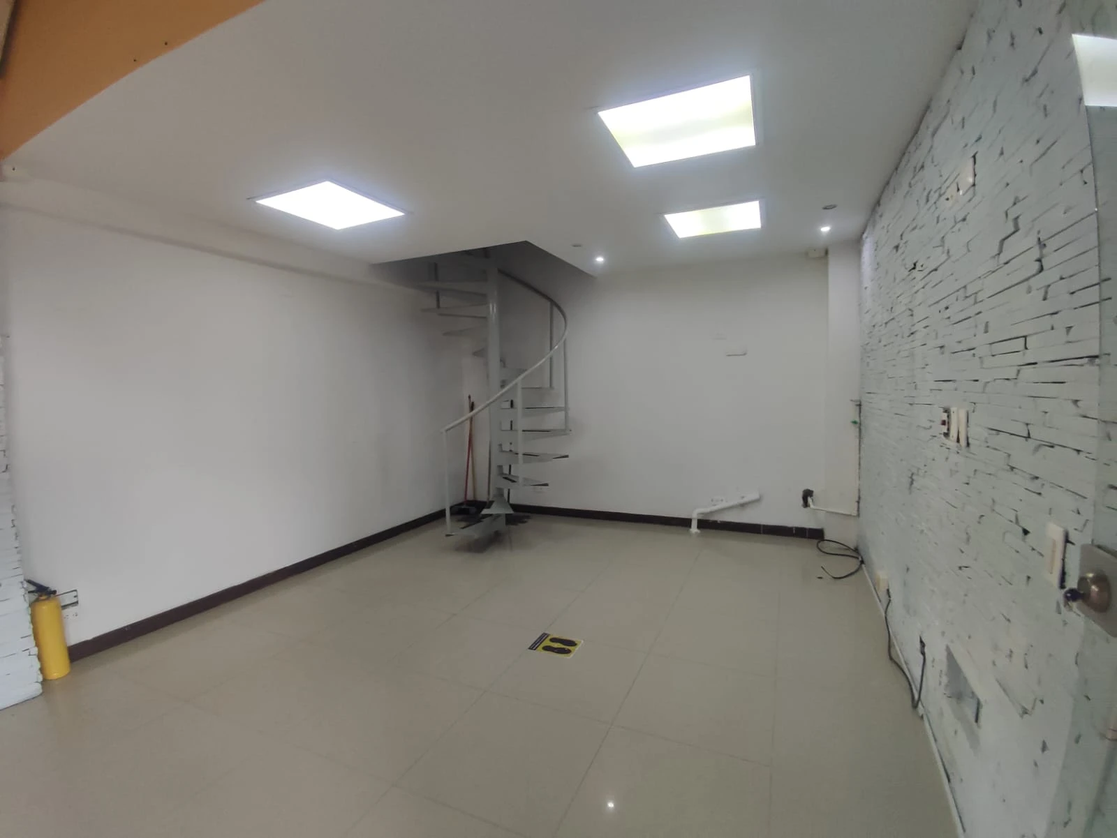 LOCAL EN ARRIENDO COMPEX LLANOGRANDE - RIONEGRO 