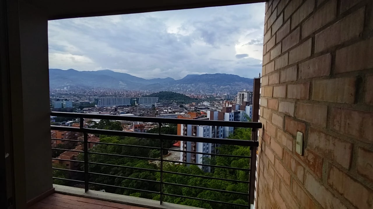 Apartamento en Arriendo sector loma del encierrro