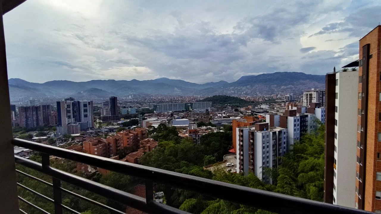 Apartamento en Arriendo sector loma del encierrro