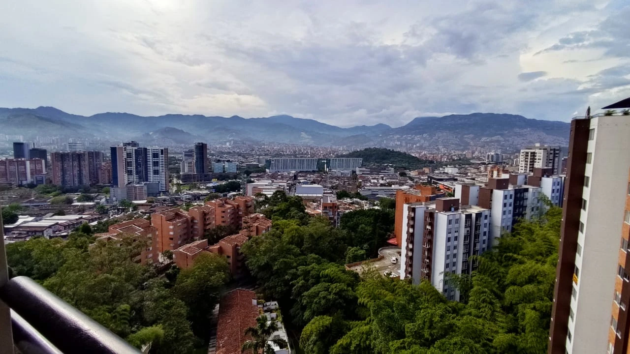 Apartamento en Arriendo sector loma del encierrro