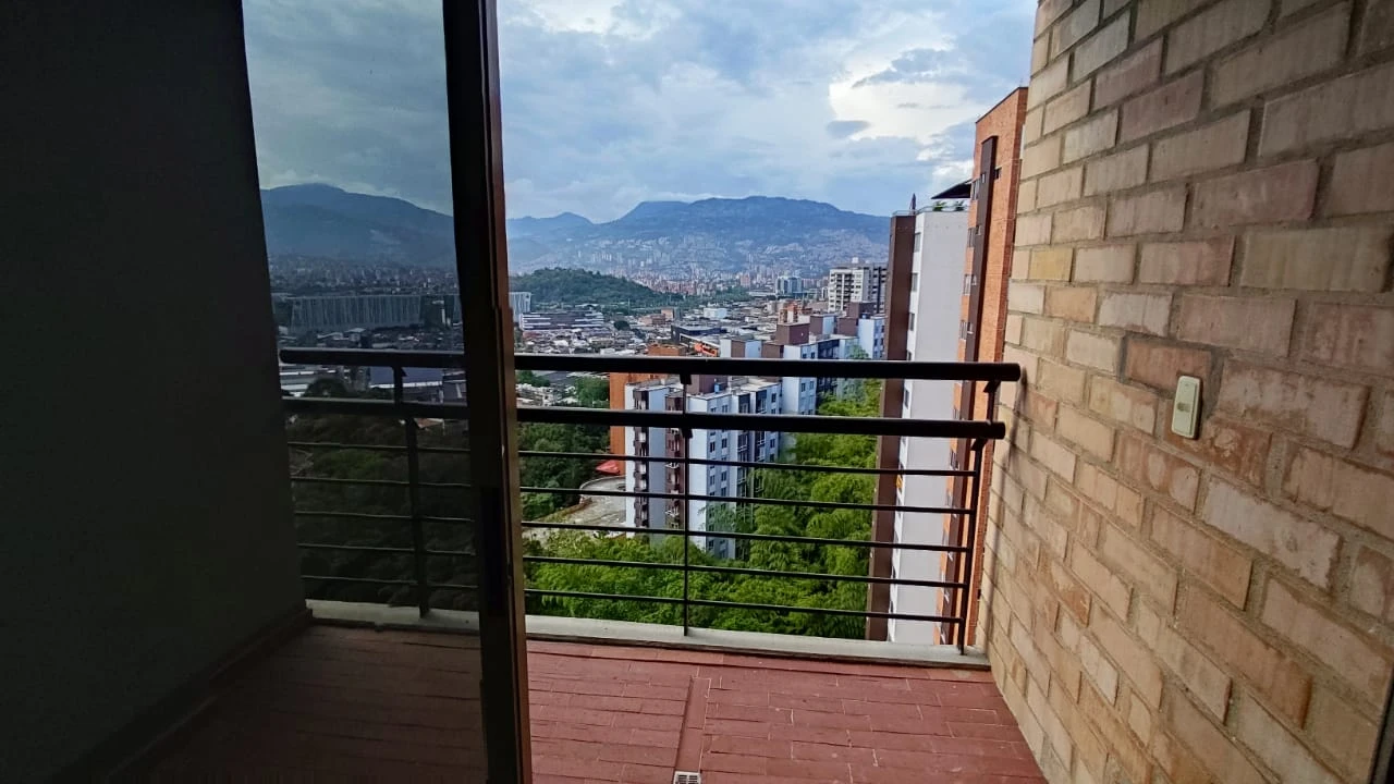 Apartamento en Arriendo sector loma del encierrro