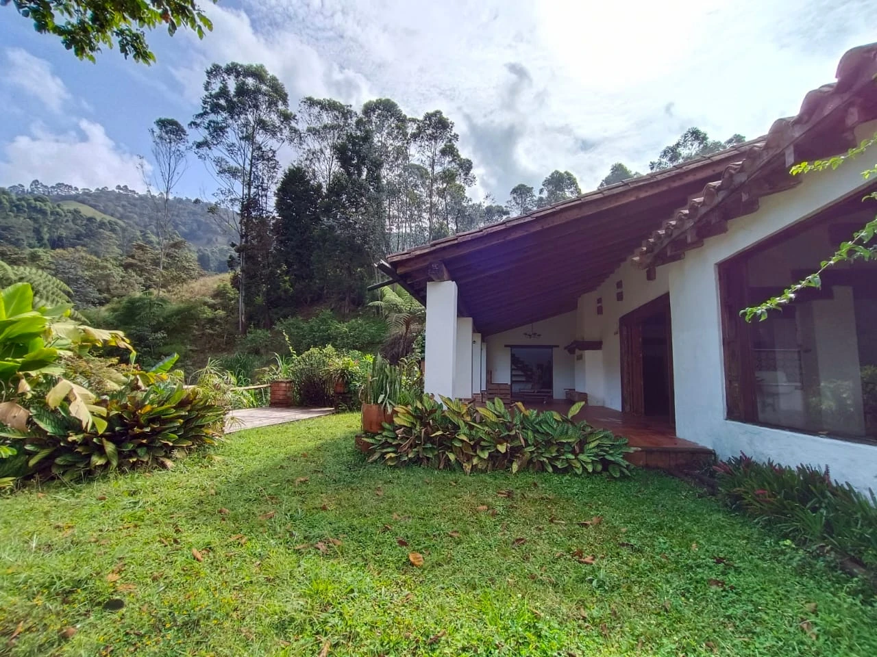 CASA CAMPESTRE VEREDA SAN ISIDRO LA ESTRELLA 