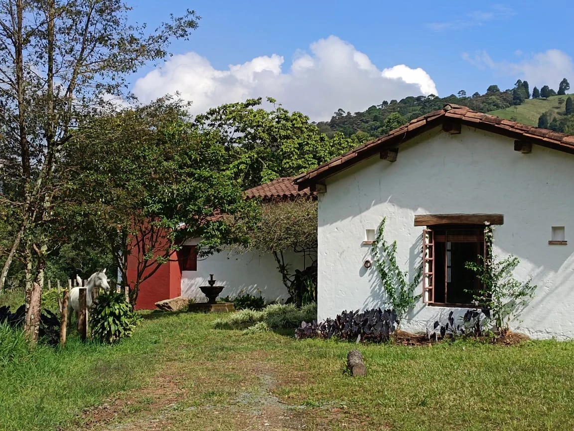 CASA CAMPESTRE VEREDA SAN ISIDRO LA ESTRELLA 