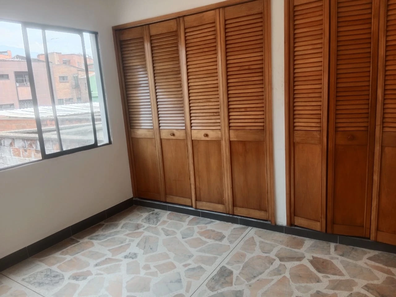ARRIENDO PENT HOUSE EN LAURELES