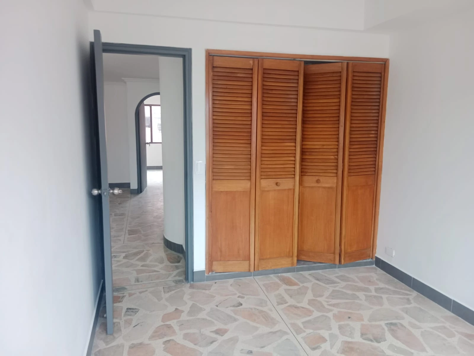 ARRIENDO PENT HOUSE EN LAURELES