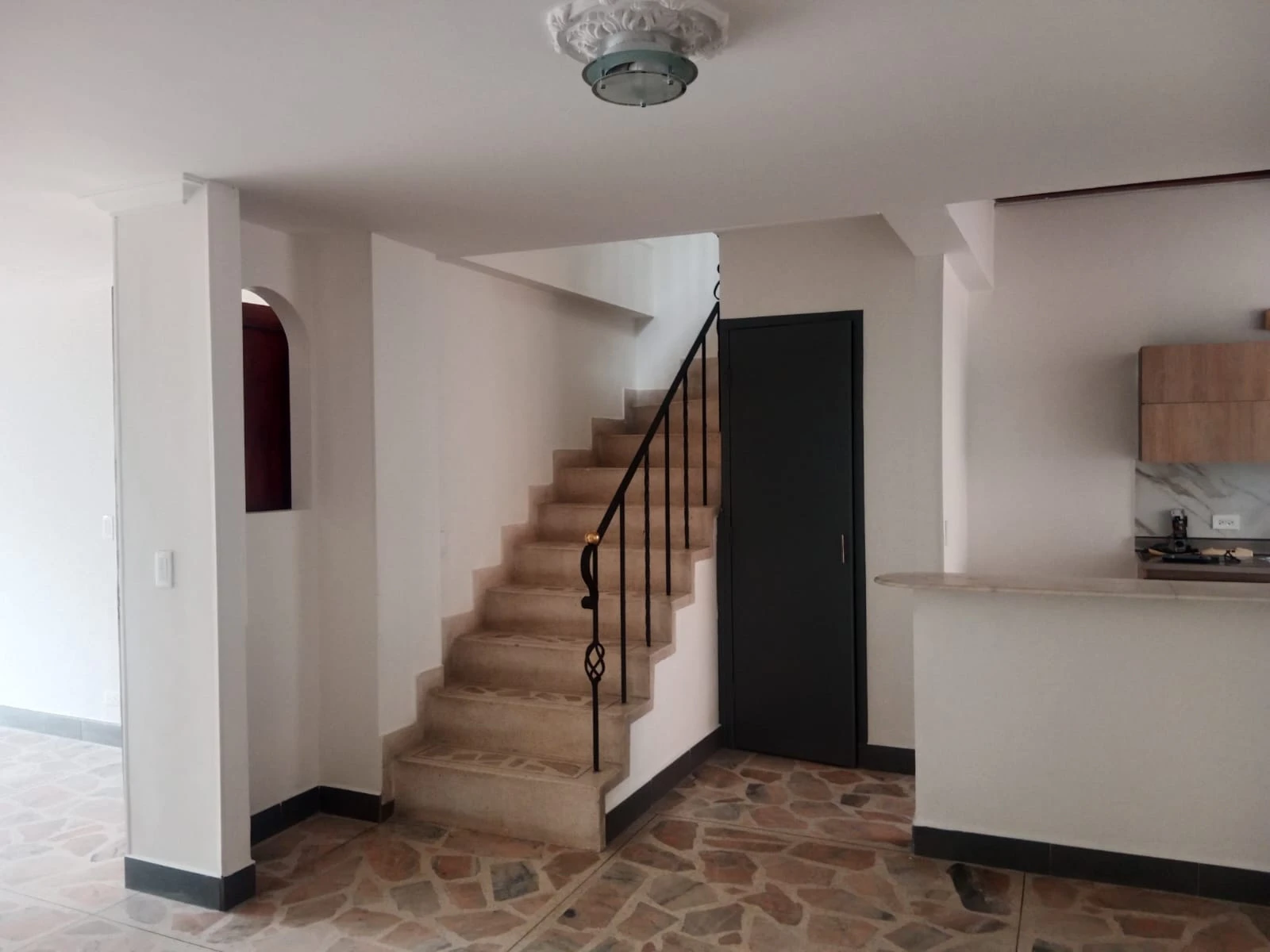 ARRIENDO PENT HOUSE EN LAURELES