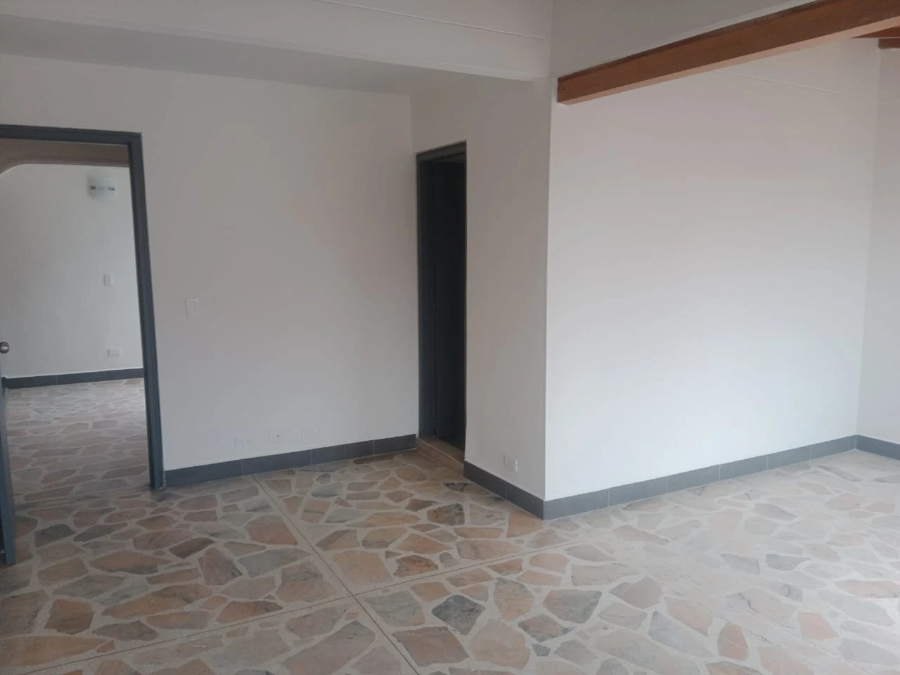 ARRIENDO PENT HOUSE EN LAURELES