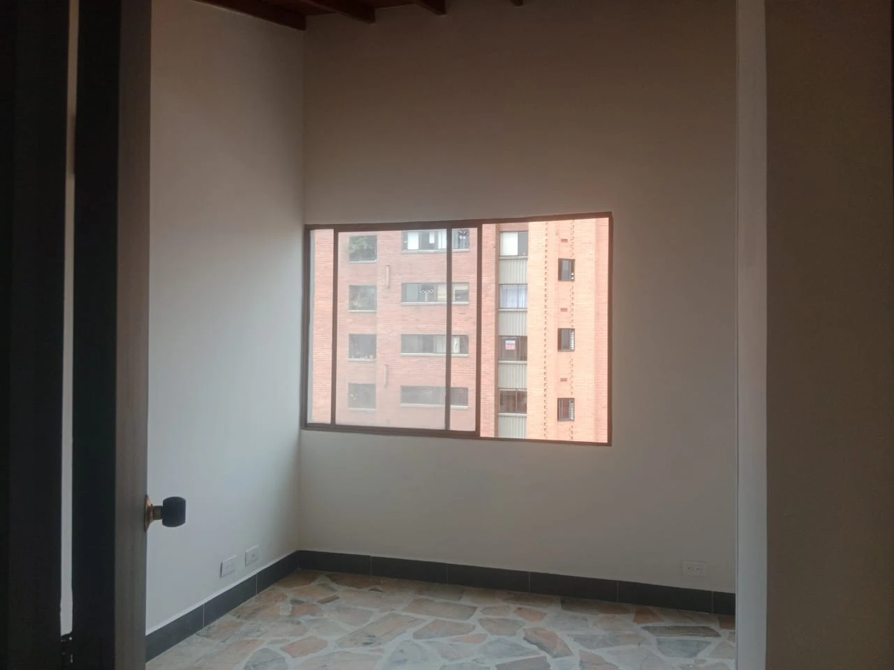 ARRIENDO PENT HOUSE EN LAURELES