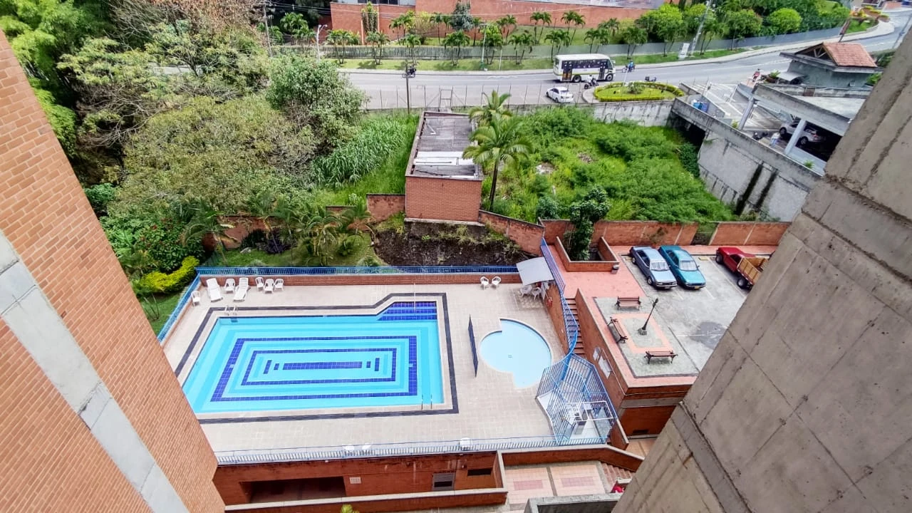 Apartamento  Amoblado en Arriendo sector loma del indio 