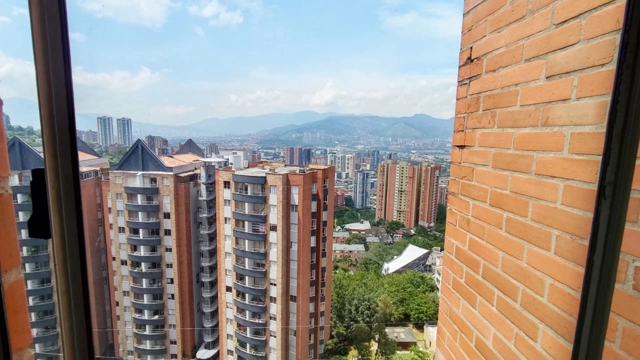 Apartamento  Amoblado en Arriendo sector loma del indio 