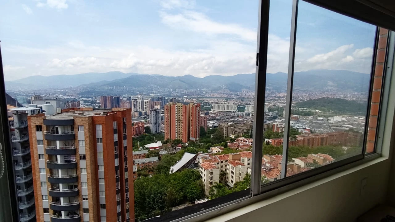 Apartamento  Amoblado en Arriendo sector loma del indio 