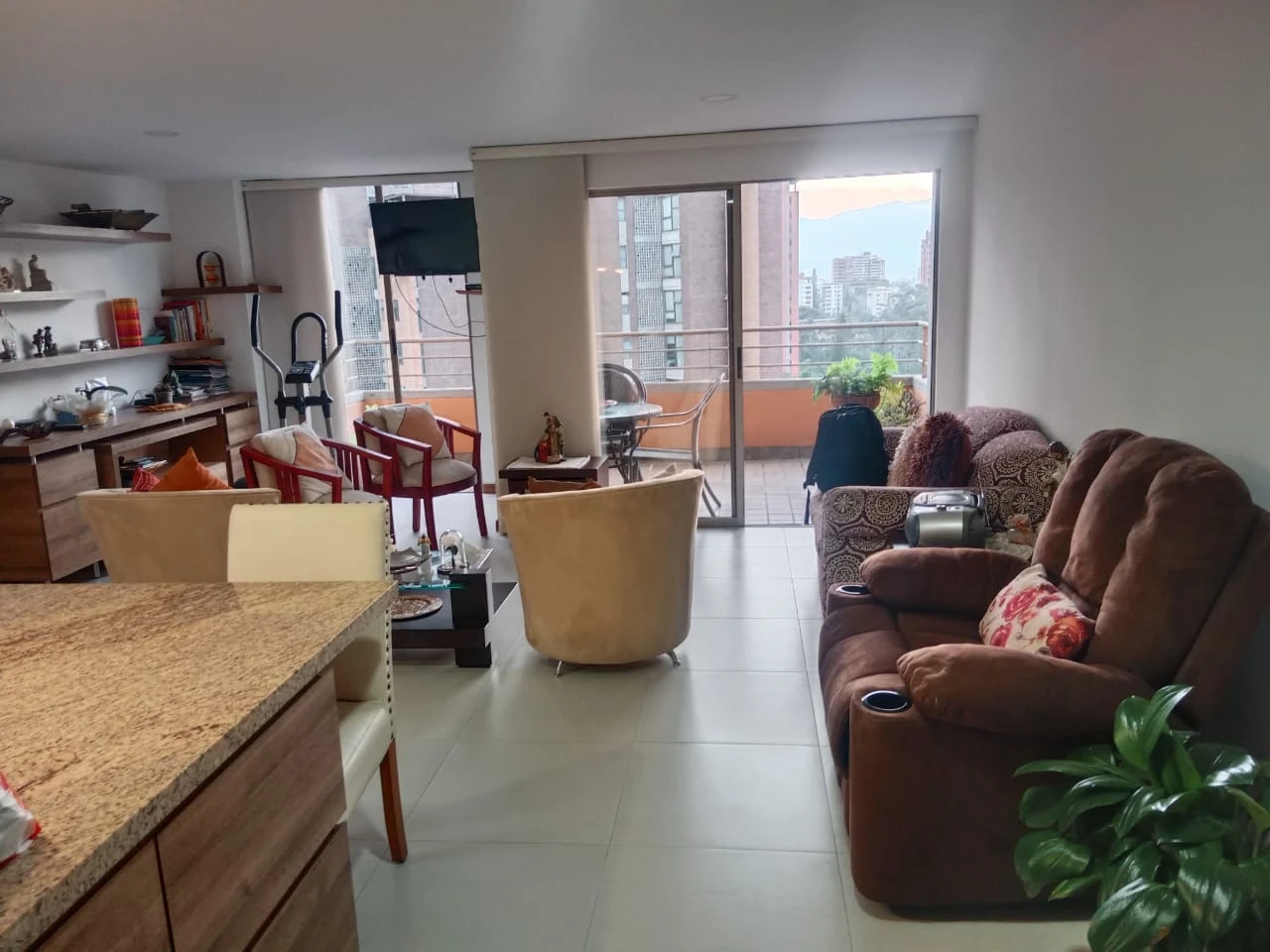 ARRIENDO APARTAMENTO AMOBLADO EN EL POBLADO