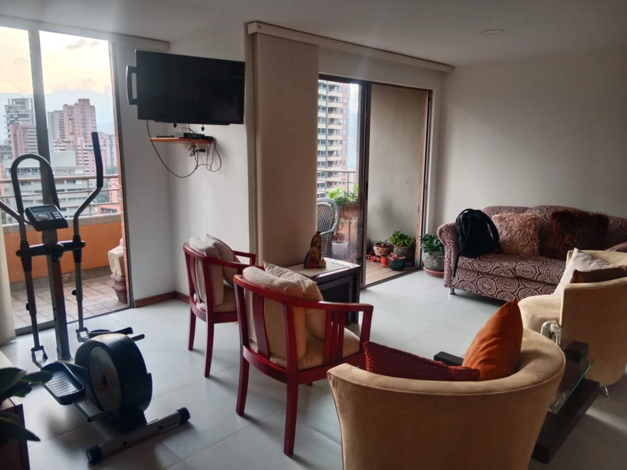 ARRIENDO APARTAMENTO AMOBLADO EN EL POBLADO