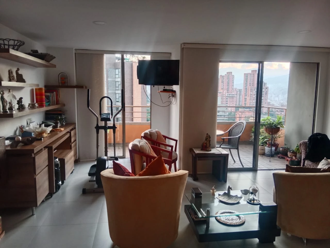 ARRIENDO APARTAMENTO AMOBLADO EN EL POBLADO