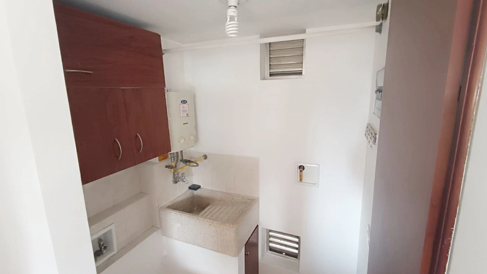Apartaestudio en Arriendo Las Lomas Medellin