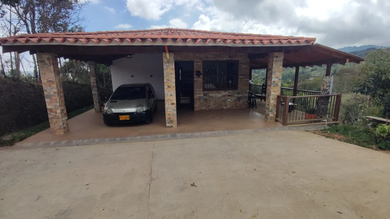 CASA LOTE EN ARRIENDO, AMOBLADA EN EL  PEÑOL 