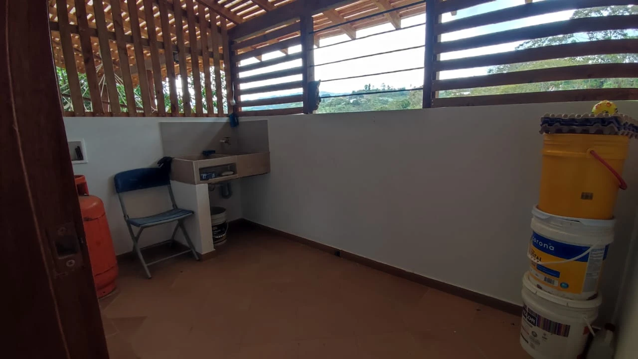 CASA LOTE EN ARRIENDO, AMOBLADA EN EL  PEÑOL 
