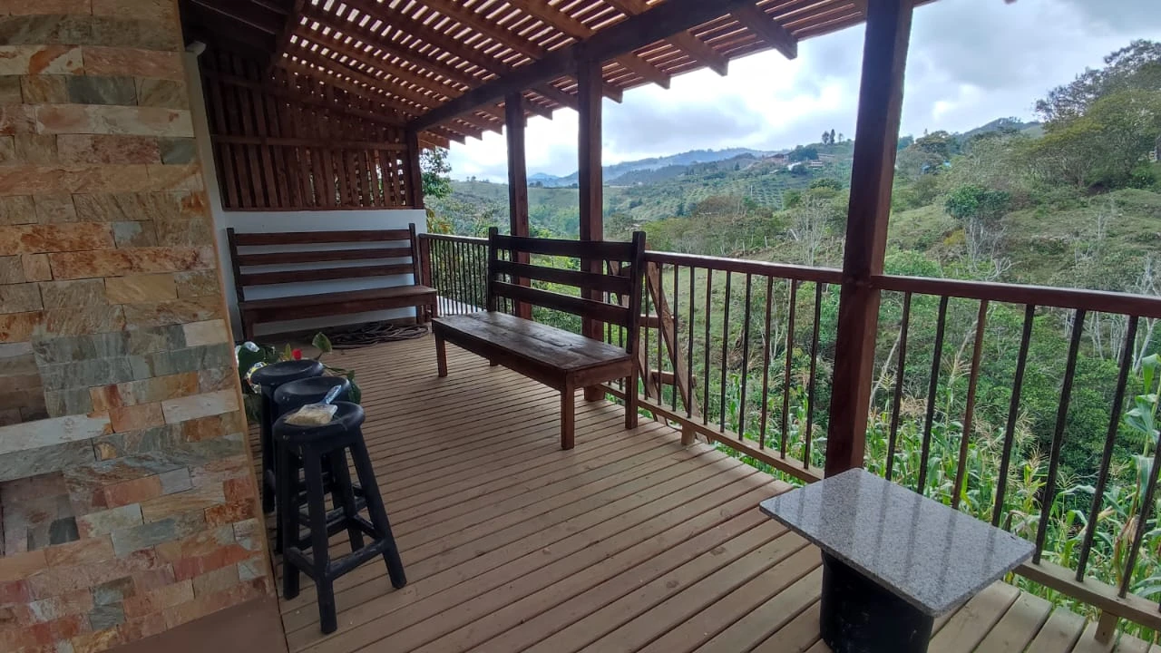 CASA LOTE EN ARRIENDO, AMOBLADA EN EL  PEÑOL 