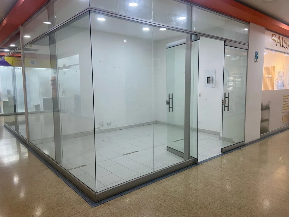 Local en arriendo centro comercial estación Niquia
