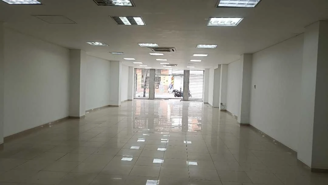 Se Arrienda local cerca ala clínica Antioquia y al parque bello