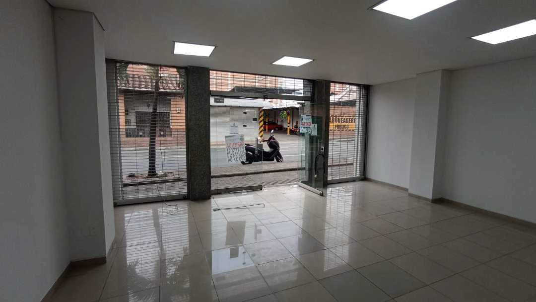 Se Arrienda local cerca ala clínica Antioquia y al parque bello
