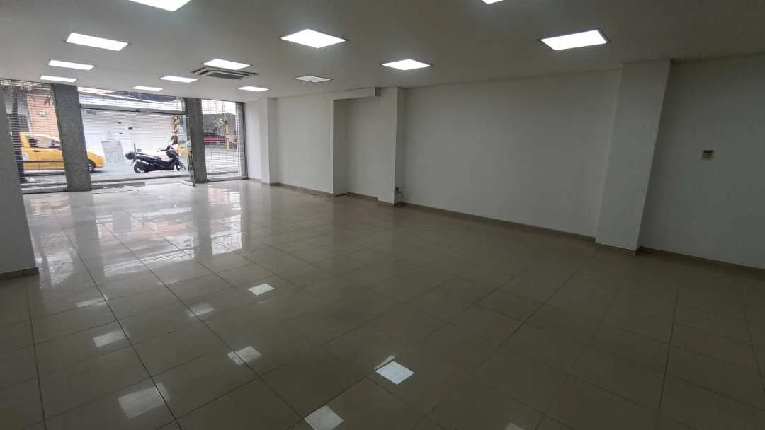 Se Arrienda local cerca ala clínica Antioquia y al parque bello