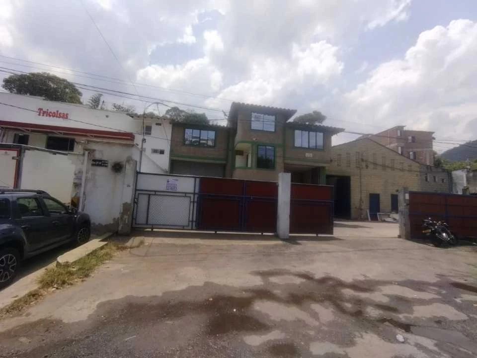 Bodega en Arriendo hatillo Barbosa