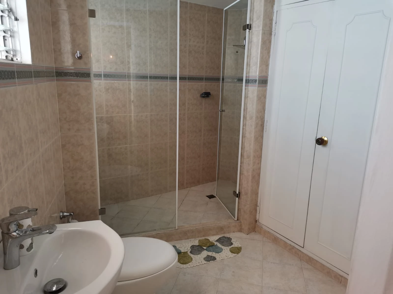 Casa en arriendo sector Laureles