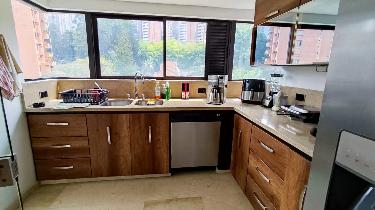 apartamento amoblado en arriendo sector Tesoro transversal Superior