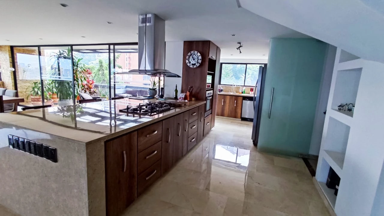 apartamento amoblado en arriendo sector Tesoro transversal Superior