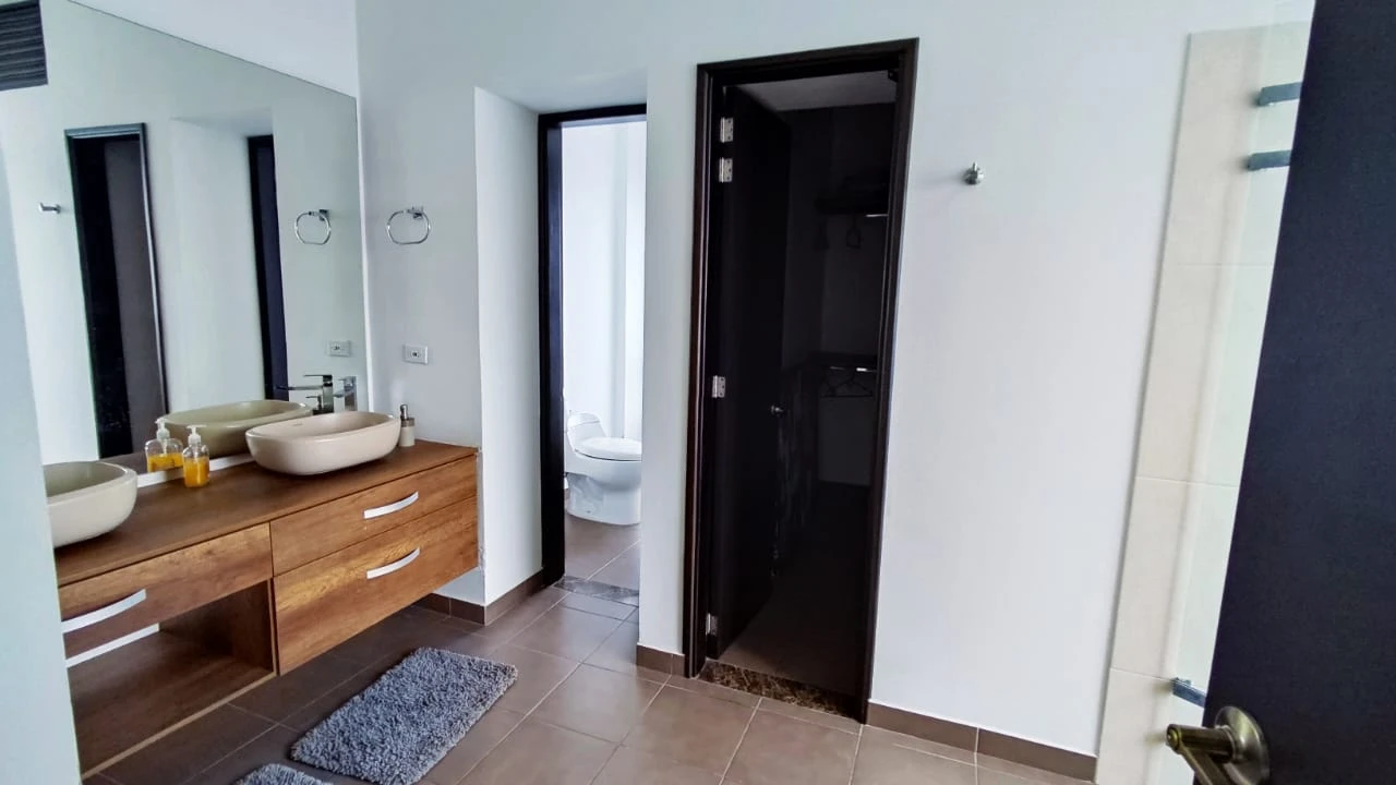 apartamento amoblado en arriendo sector Tesoro transversal Superior