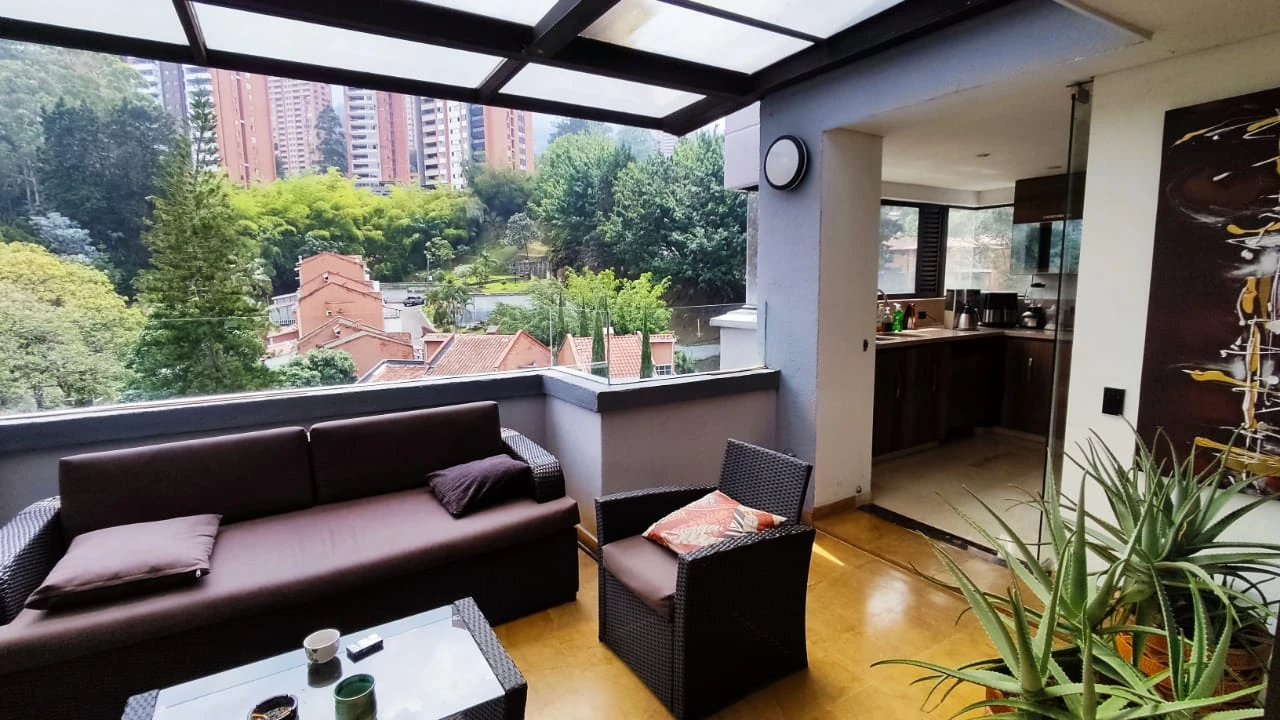 apartamento amoblado en arriendo sector Tesoro transversal Superior