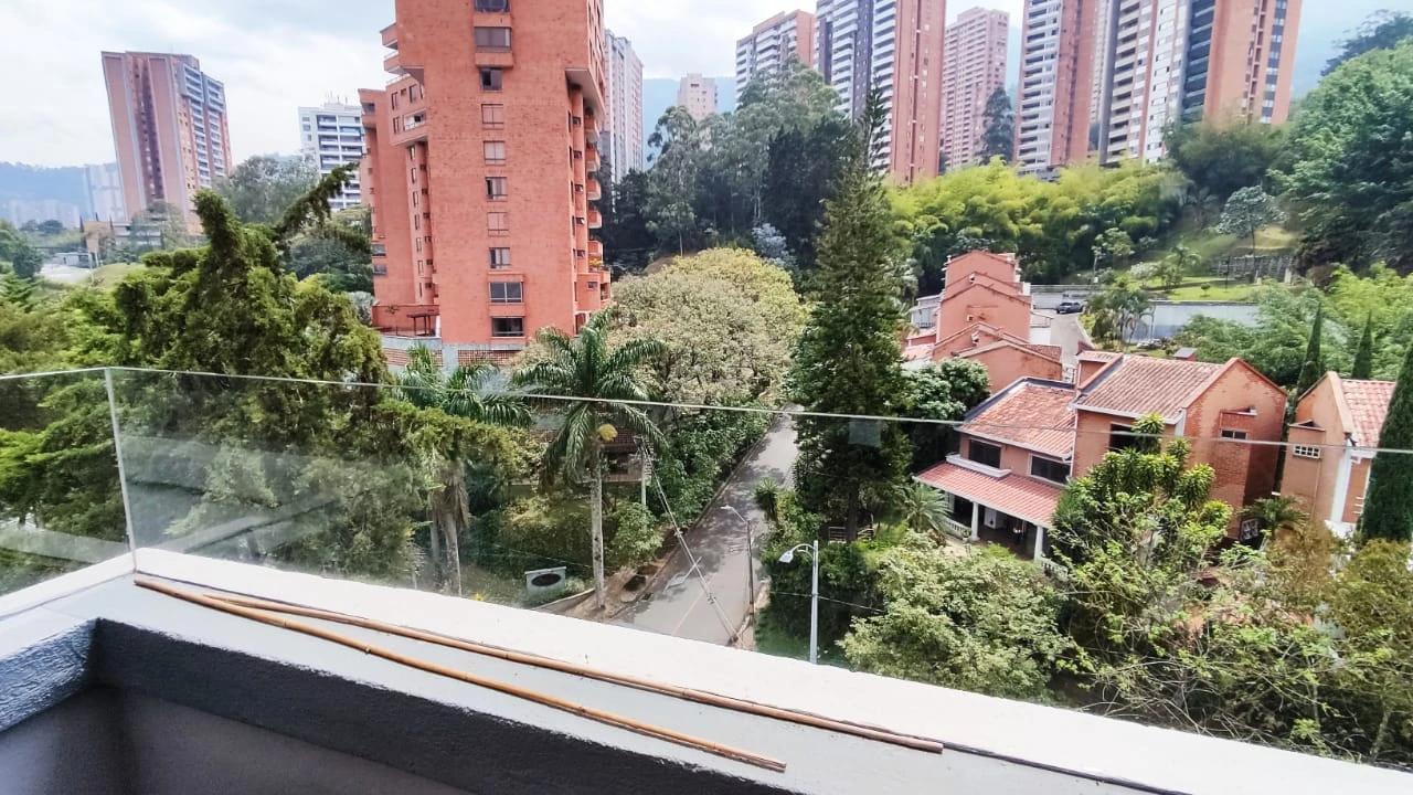 apartamento amoblado en arriendo sector Tesoro transversal Superior