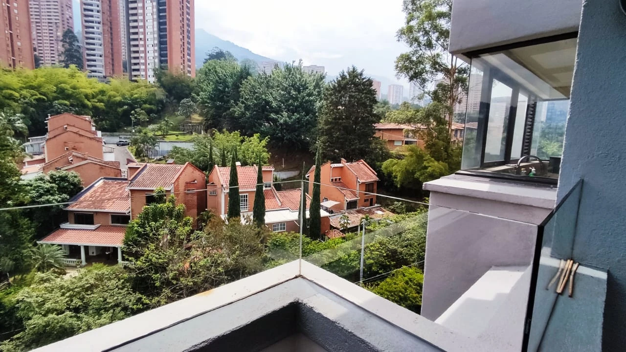apartamento amoblado en arriendo sector Tesoro transversal Superior