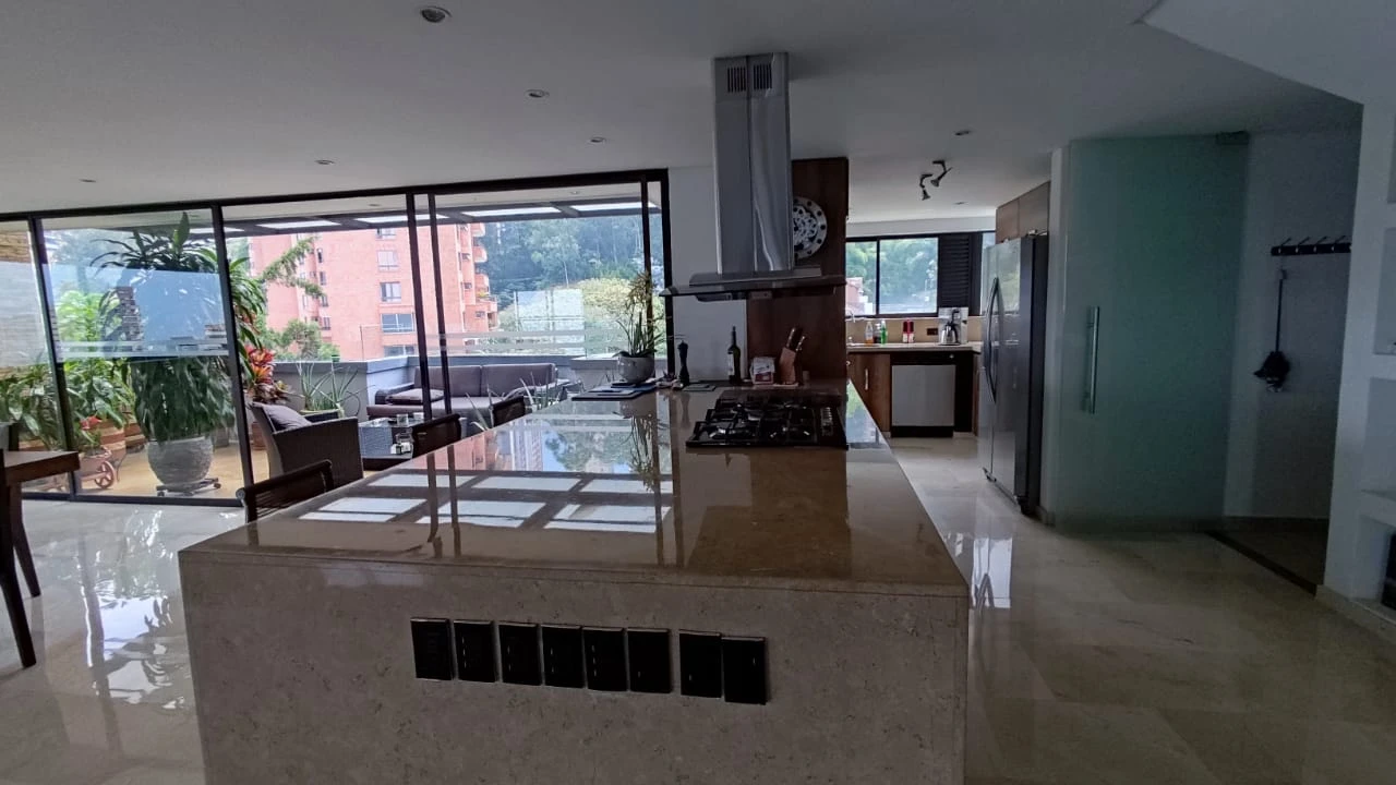 apartamento amoblado en arriendo sector Tesoro transversal Superior