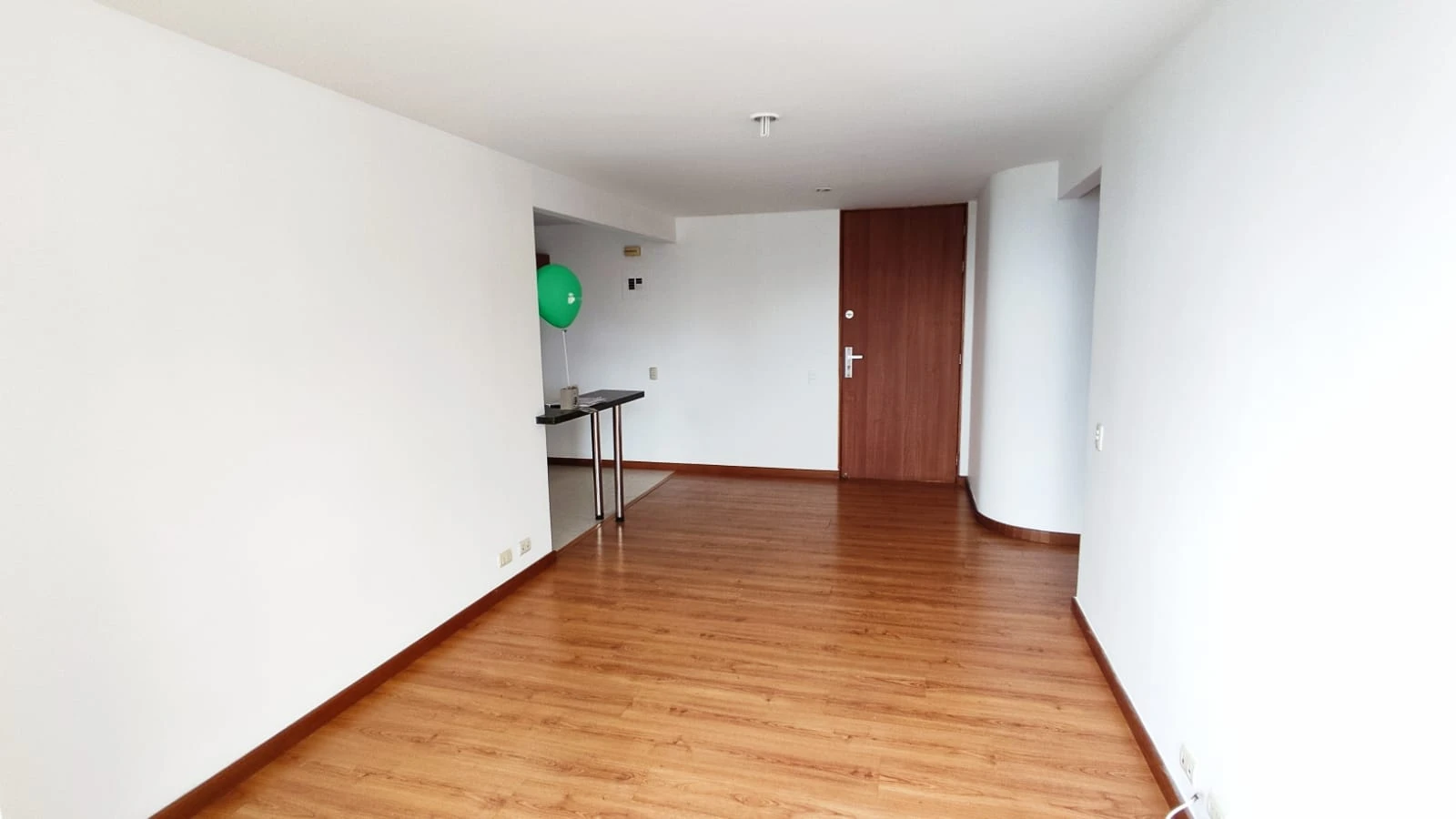 Apartaestudio  en arriendo sector loma de los balsos