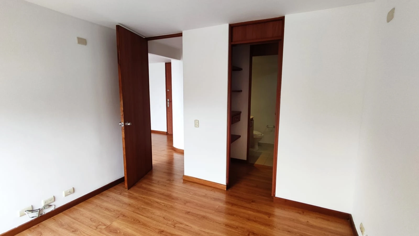 Apartaestudio  en arriendo sector loma de los balsos