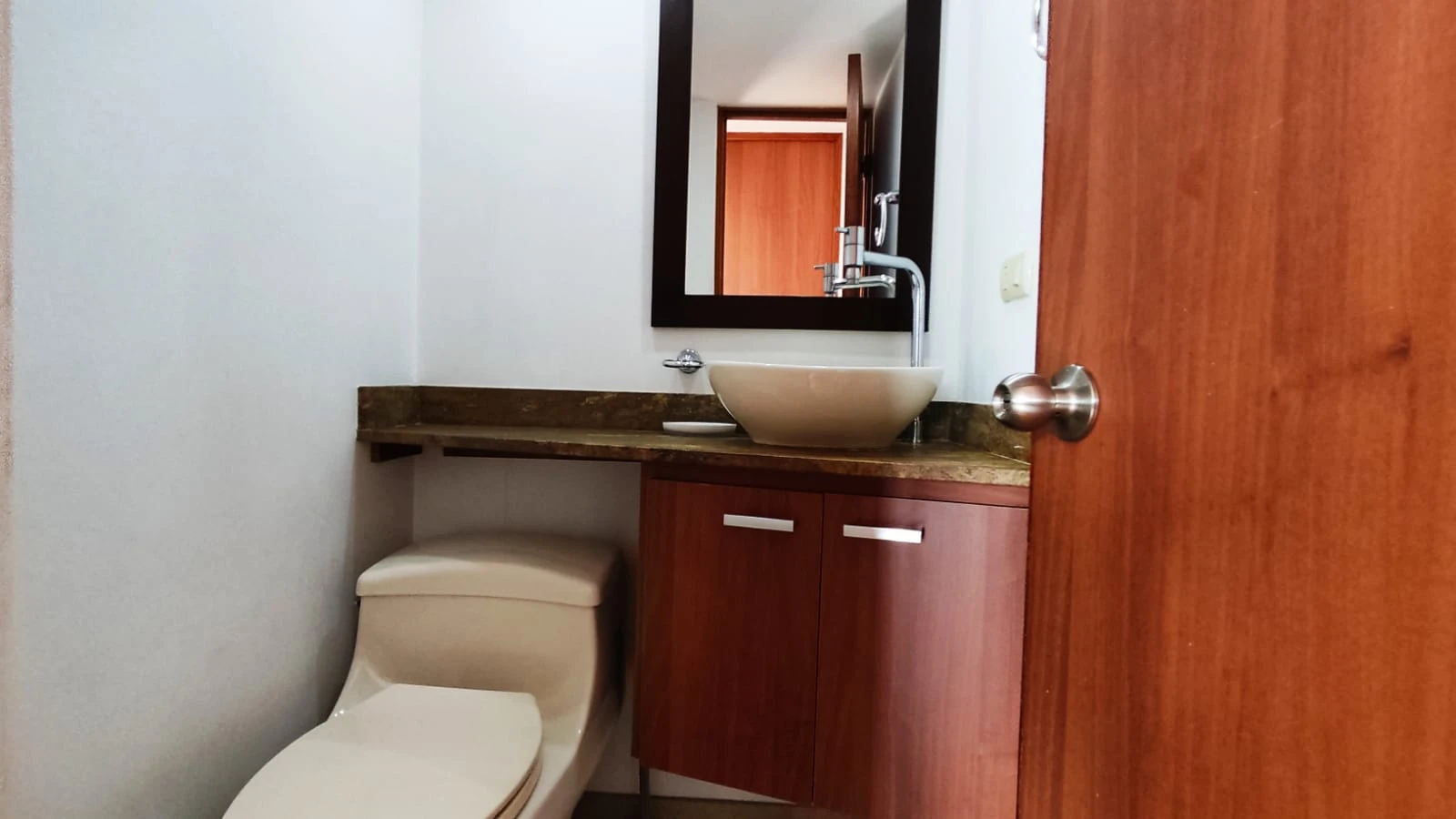Apartaestudio  en arriendo sector loma de los balsos