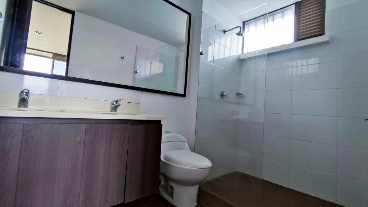 apartamento en arriendo sector superior padre marianito