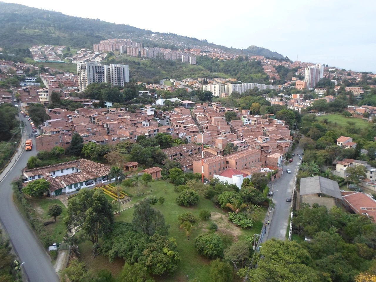 casa campestre en arriendo sector Robledo parque