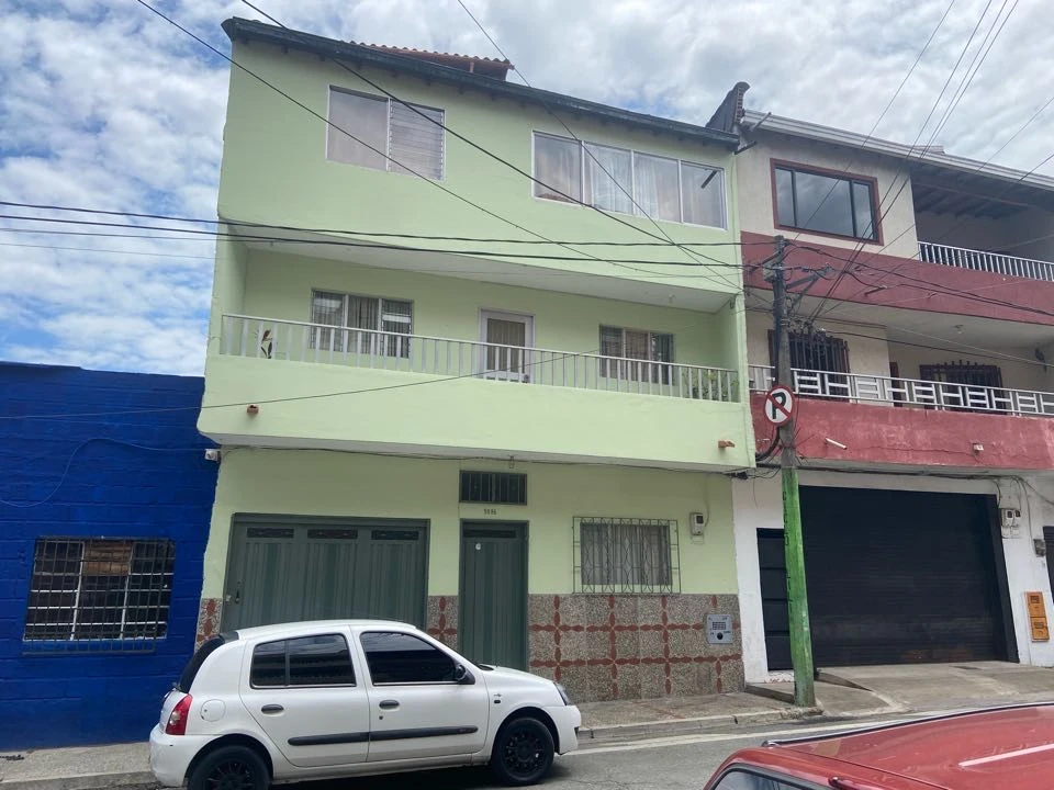 Casa en venta cerca al parque de Bello