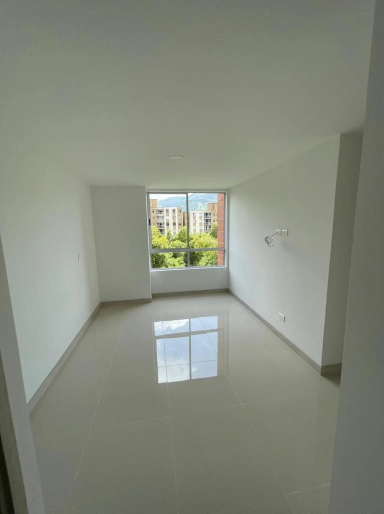 apartamento en arriendo sector mall Suramerica 