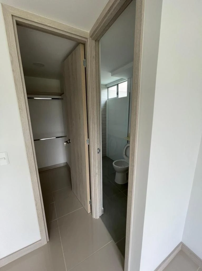 apartamento en arriendo sector mall Suramerica 
