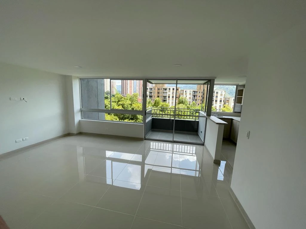apartamento en arriendo sector mall Suramerica 