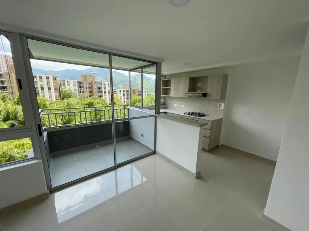 apartamento en arriendo sector mall Suramerica 
