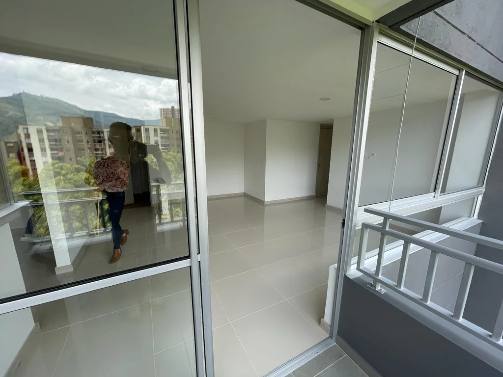 apartamento en arriendo sector mall Suramerica 